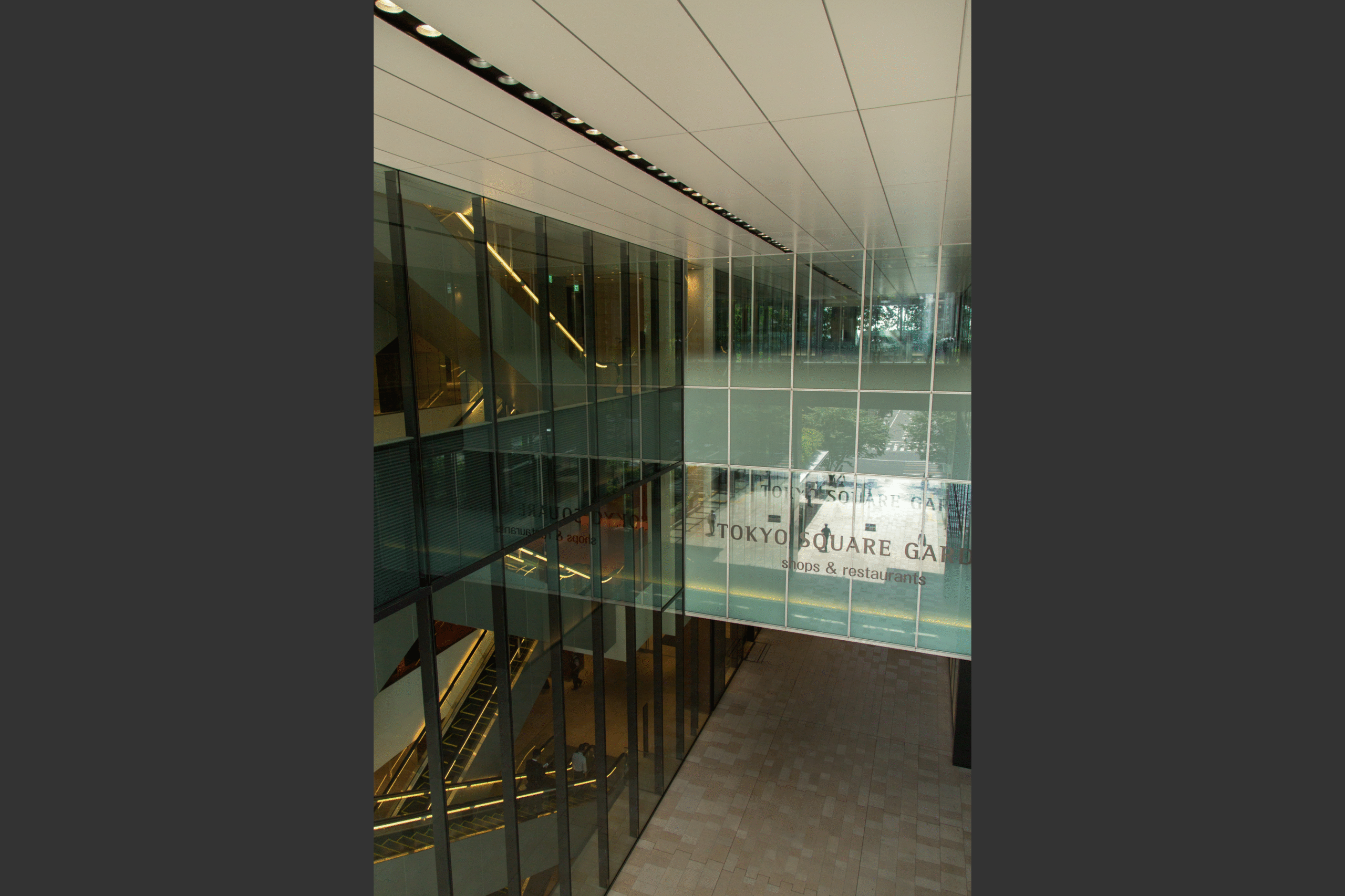 東京スクエアガーデン_貫通通路②